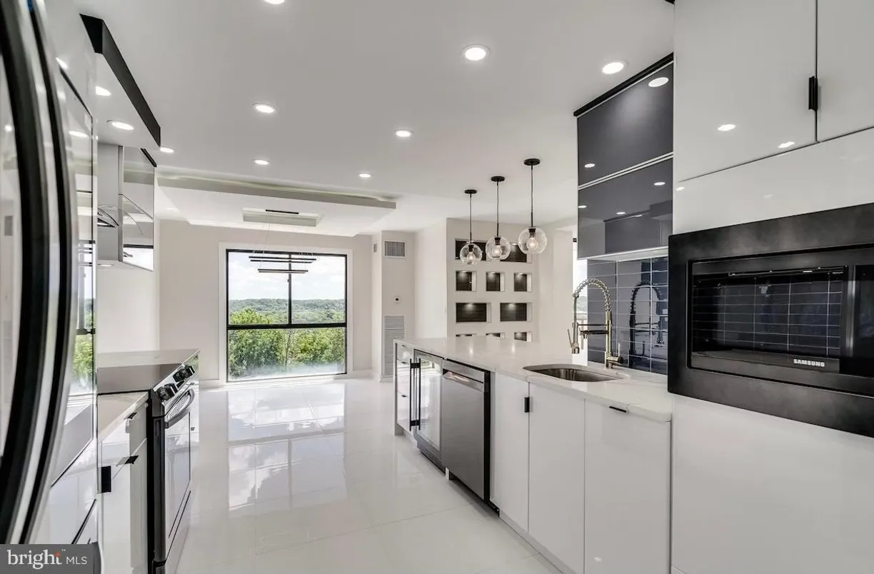 Washington Metro Area Real Estate | View 250 S Reynolds St, 612 | Listing