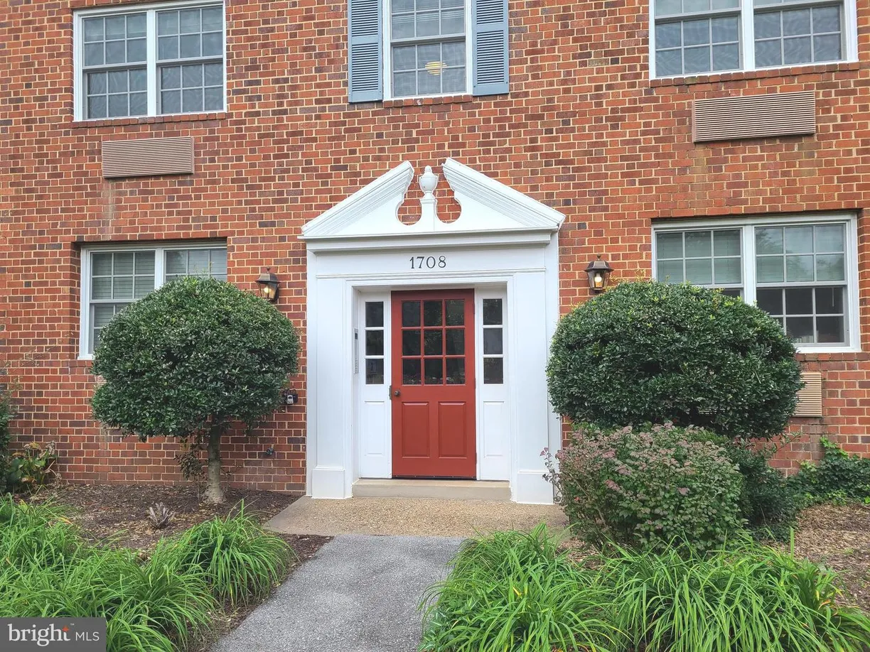 Washington Metro Area Real Estate | View 1708 W Abingdon Dr, 302 | 2 Beds