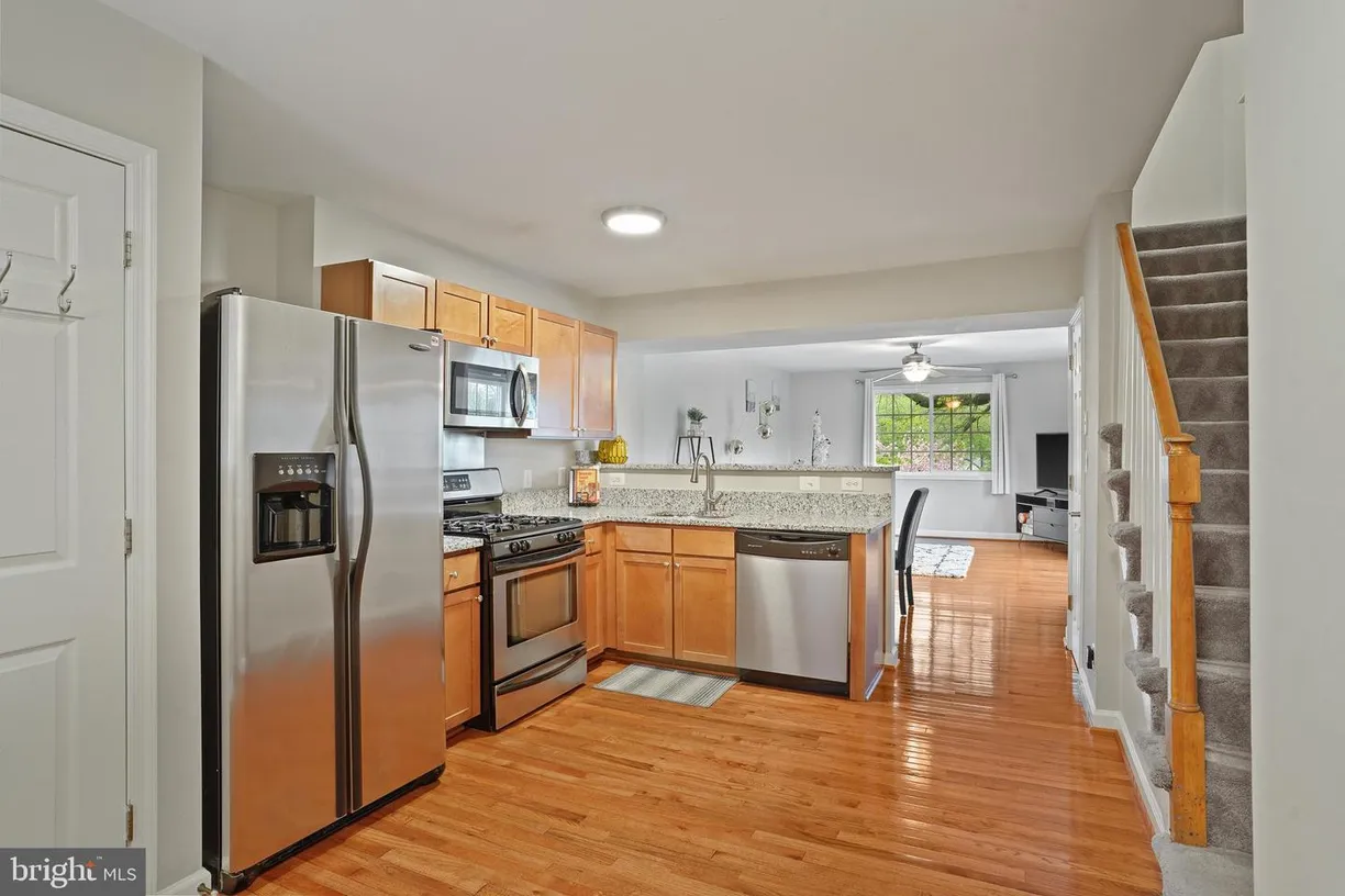 Washington Metro Area Real Estate | View 1401 N Van Dorn St, a | 2 Beds, 1 Bath