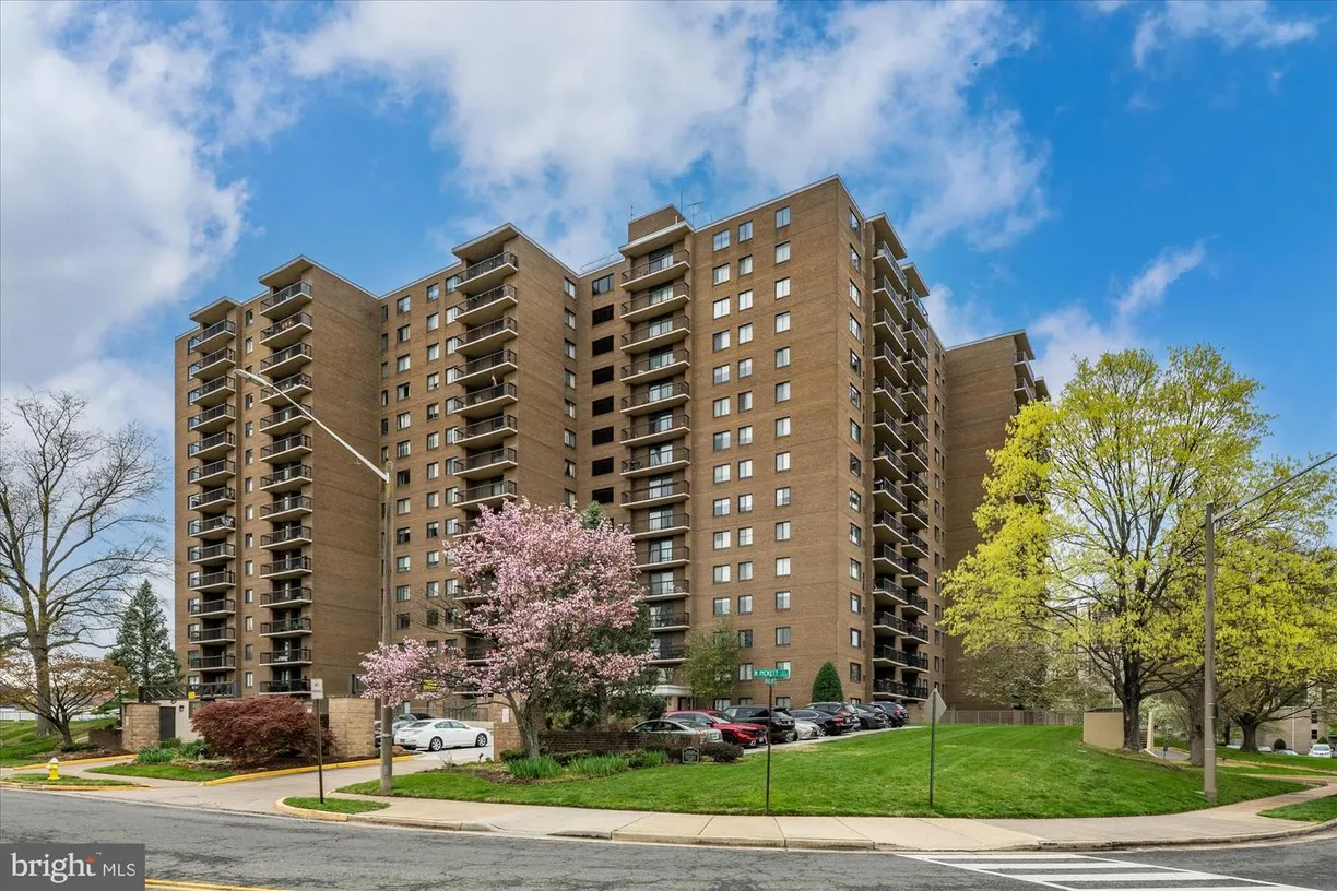 Washington Metro Area Real Estate | View 200 N Pickett St N, 1513 | 2 Beds, 2 Baths