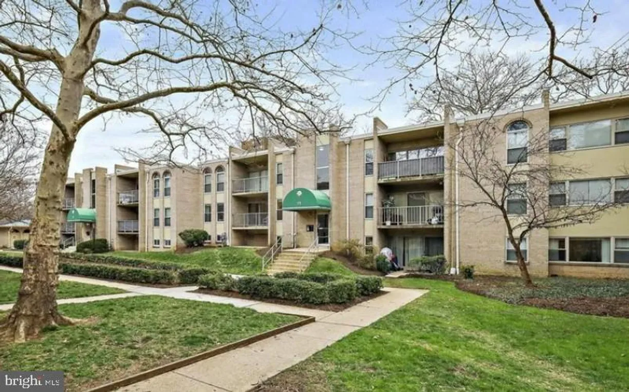 Washington Metro Area Real Estate | View 17 Canterbury Sq, 201 | 2 Beds, 1 Bath