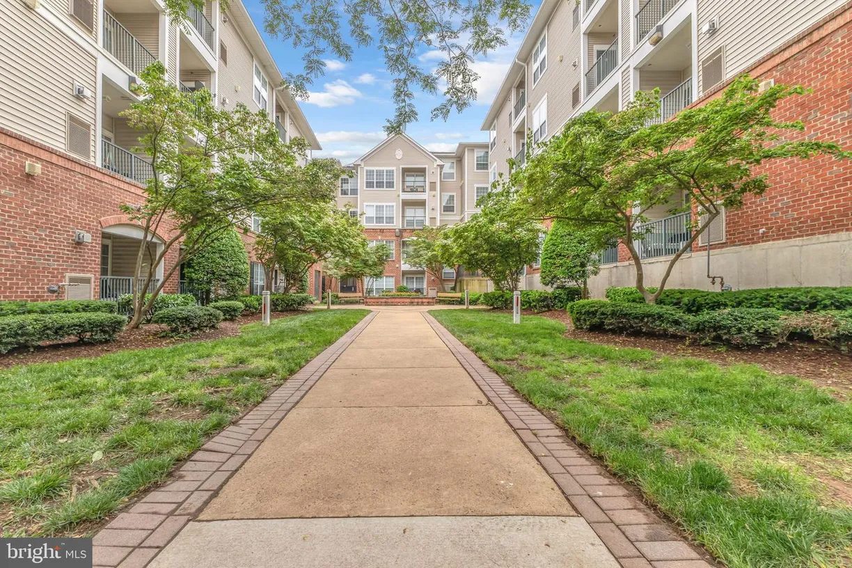 Washington Metro Area Real Estate | View 4850 Eisenhower Ave, 201 | 2 Beds, 2 Baths