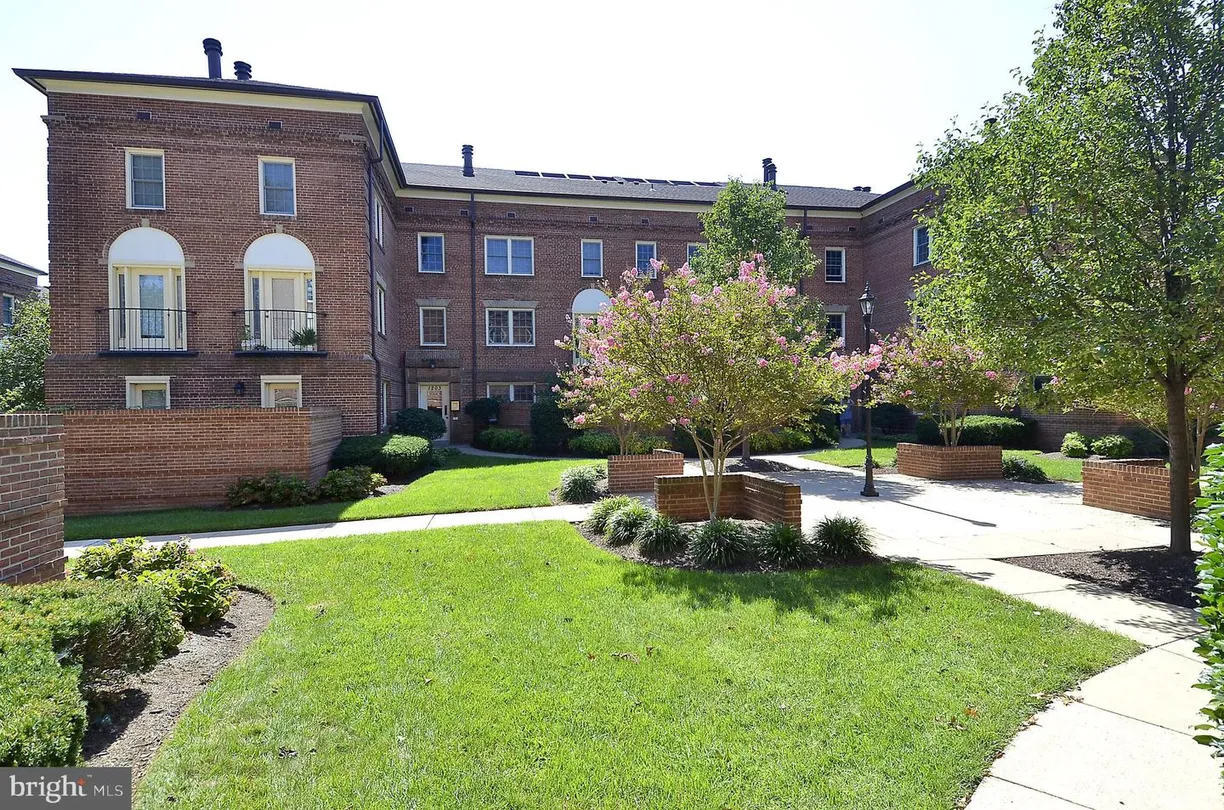 Washington Metro Area Real Estate | View 1105 N Pitt St, 1c | 2 Beds