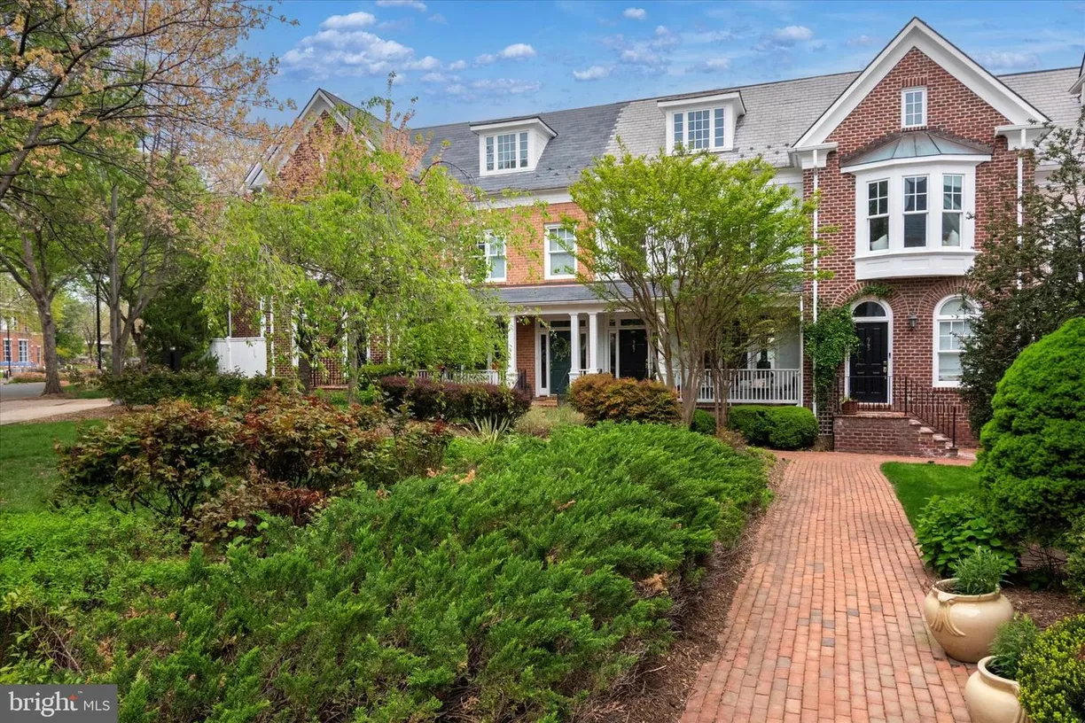 Washington Metro Area Real Estate | View 967 Powhatan St | 3 Beds, 3 Baths