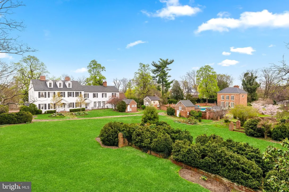 Washington Metro Area Real Estate | View 318 N Quaker Ln | 9 Beds, 8 Baths