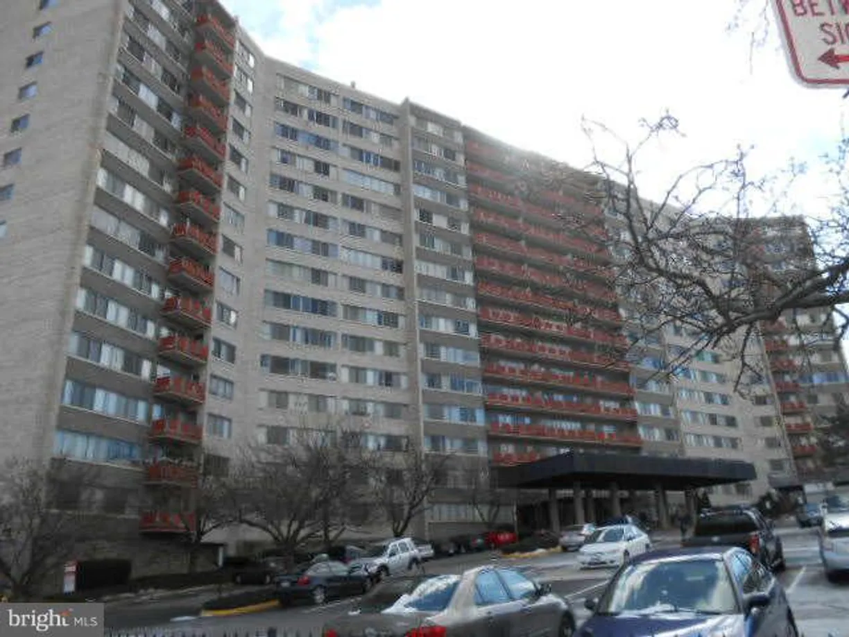 Washington Metro Area Real Estate | View 5340 Holmes Run Pkwy, 915 | 2 Beds