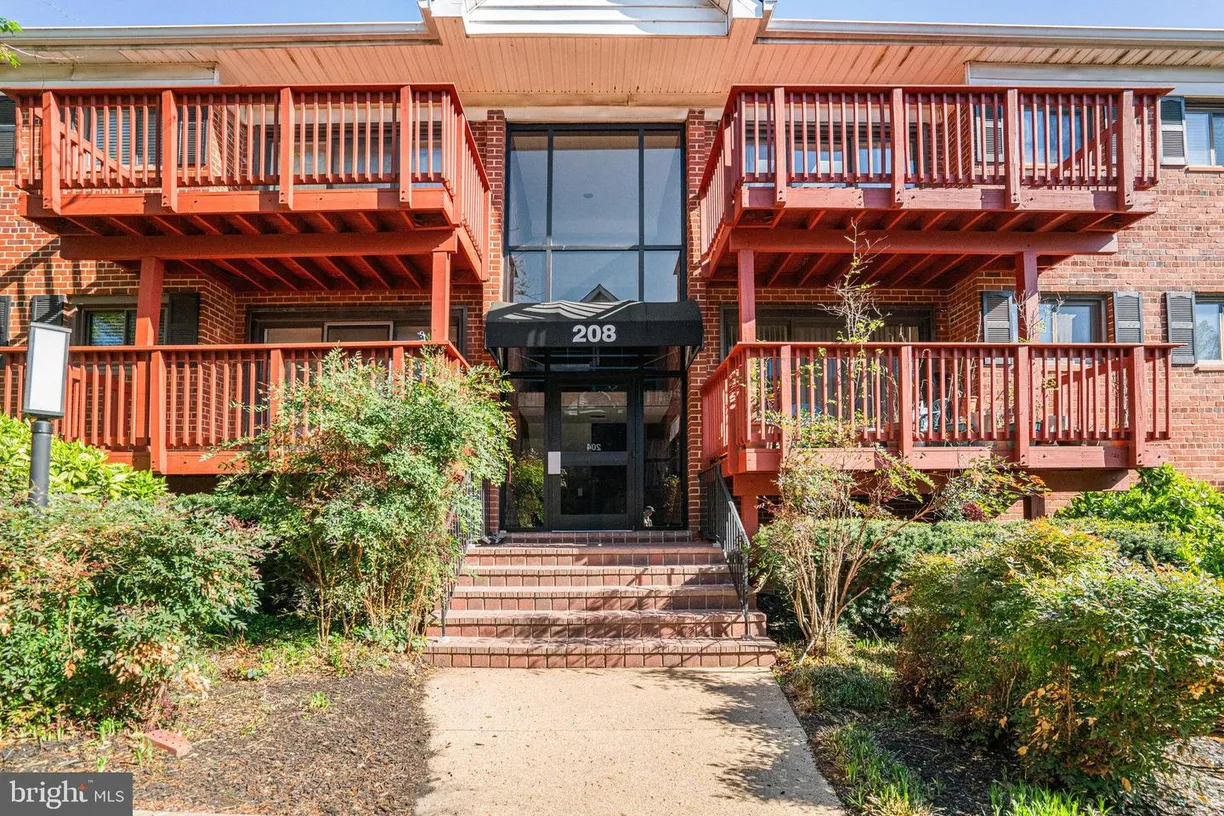 Washington Metro Area Real Estate | View 208 Skyhill Rd, 10 | 1 Bed, 1 Bath