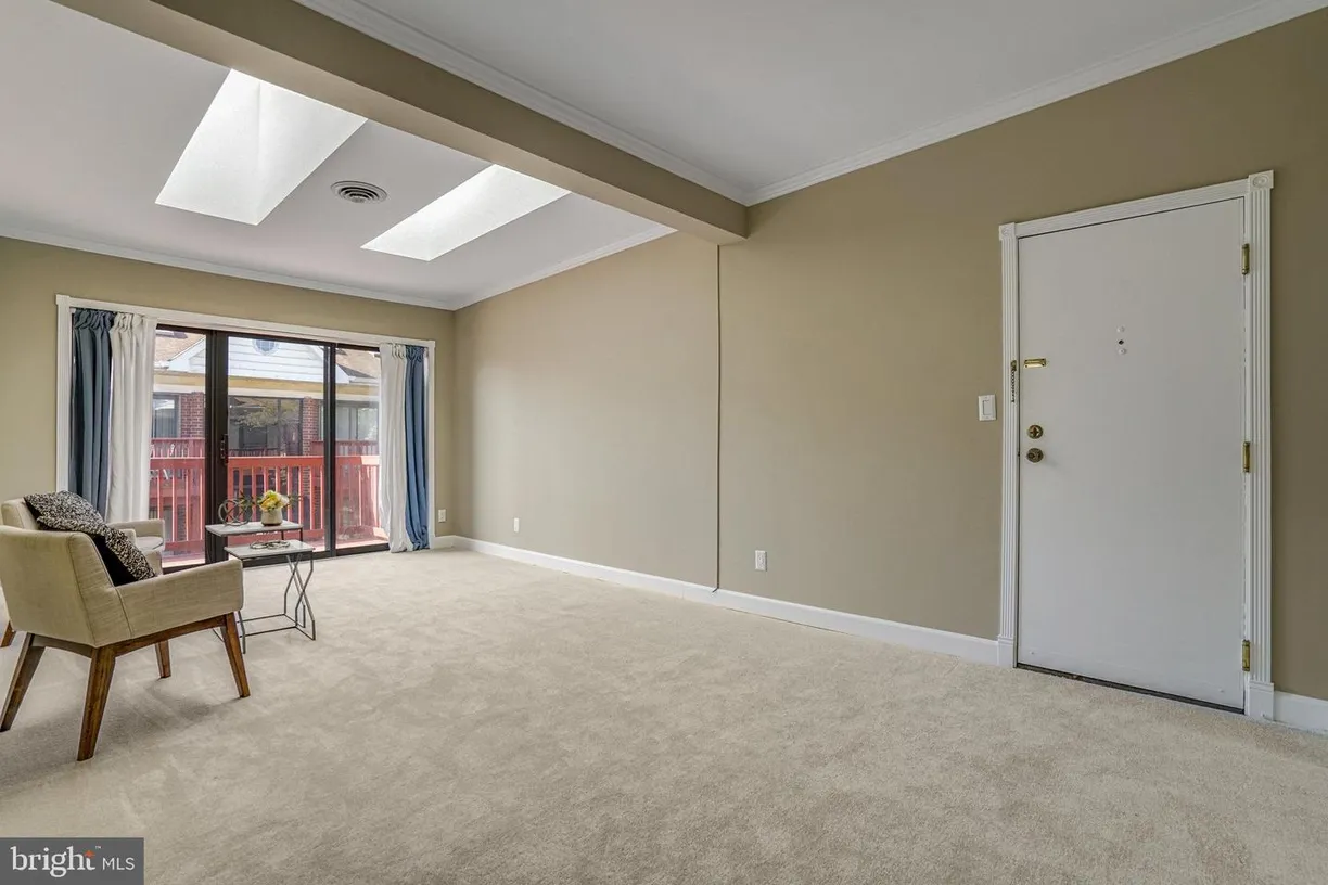 Washington Metro Area Real Estate | View 208 Skyhill Rd, 10 | Listing