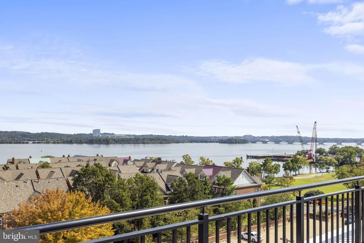 Washington Metro Area Real Estate | View 801 N Fairfax St, 320 | 1 Bed