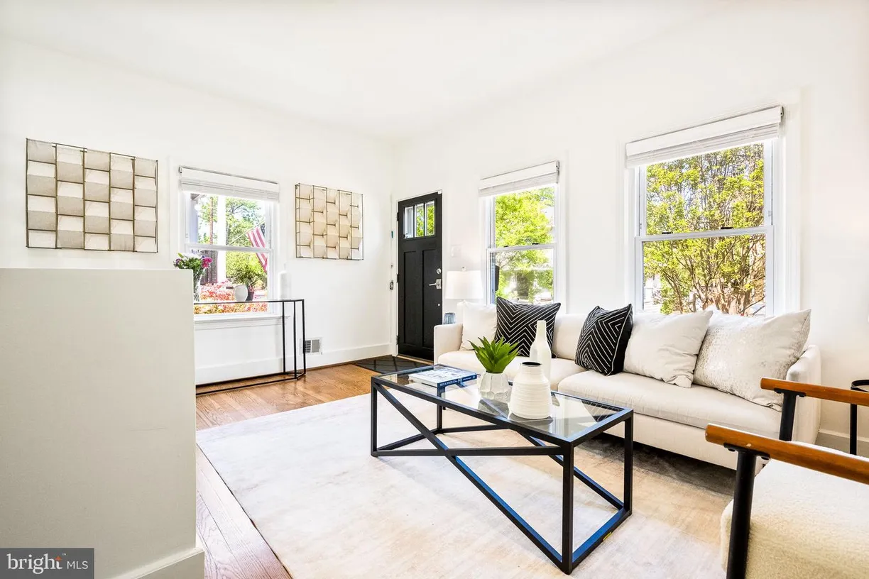 Washington Metro Area Real Estate | View 319 Hume Ave | Listing