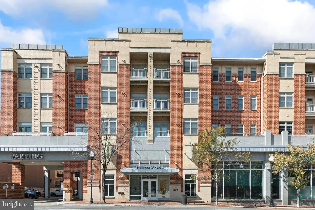 Washington Metro Area Real Estate | View 309 Holland Ln, 136 | 1 Bed