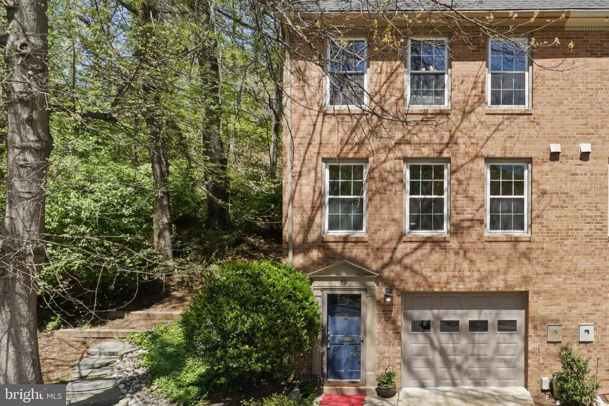 Washington Metro Area Real Estate | View 59 W Del Ray Ave | 3 Beds, 2 Baths