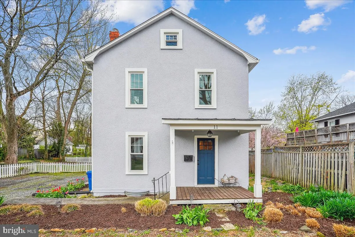 Washington Metro Area Real Estate | View 11 Swan Ave | 4 Beds, 1 Bath