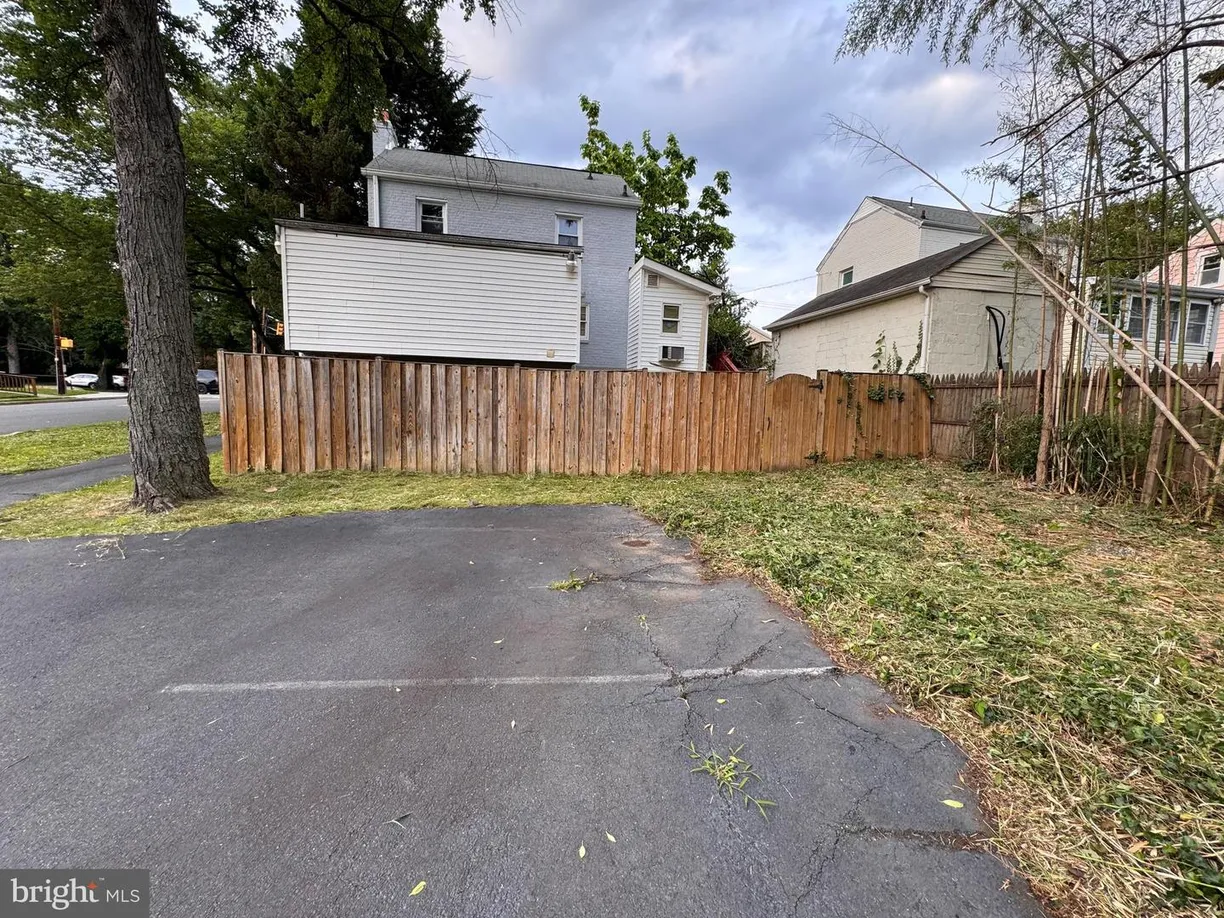 Washington Metro Area Real Estate | View 821 W Broad St | Listing