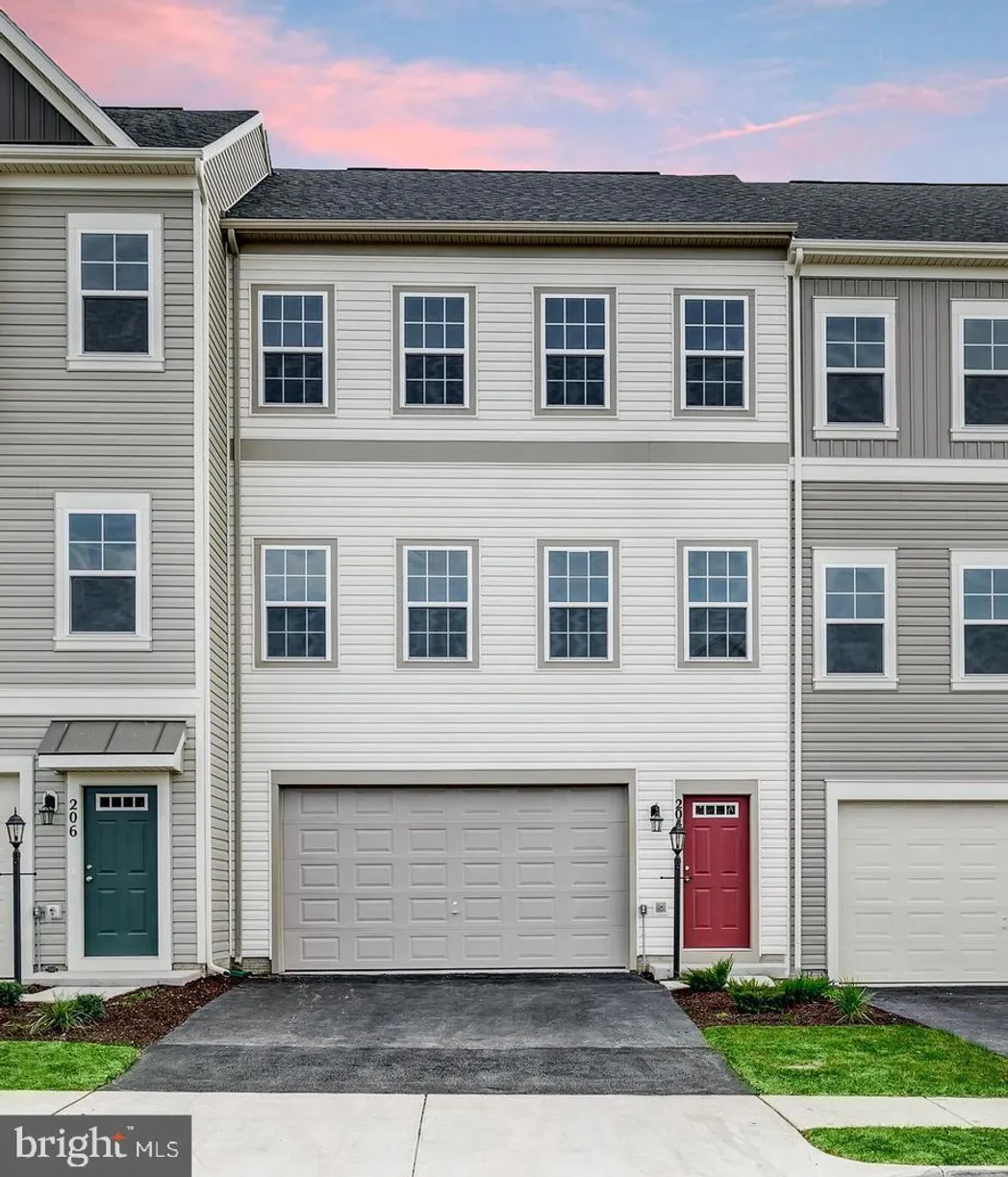 Washington Metro Area Real Estate | View 204 Parkland Dr | 3 Beds