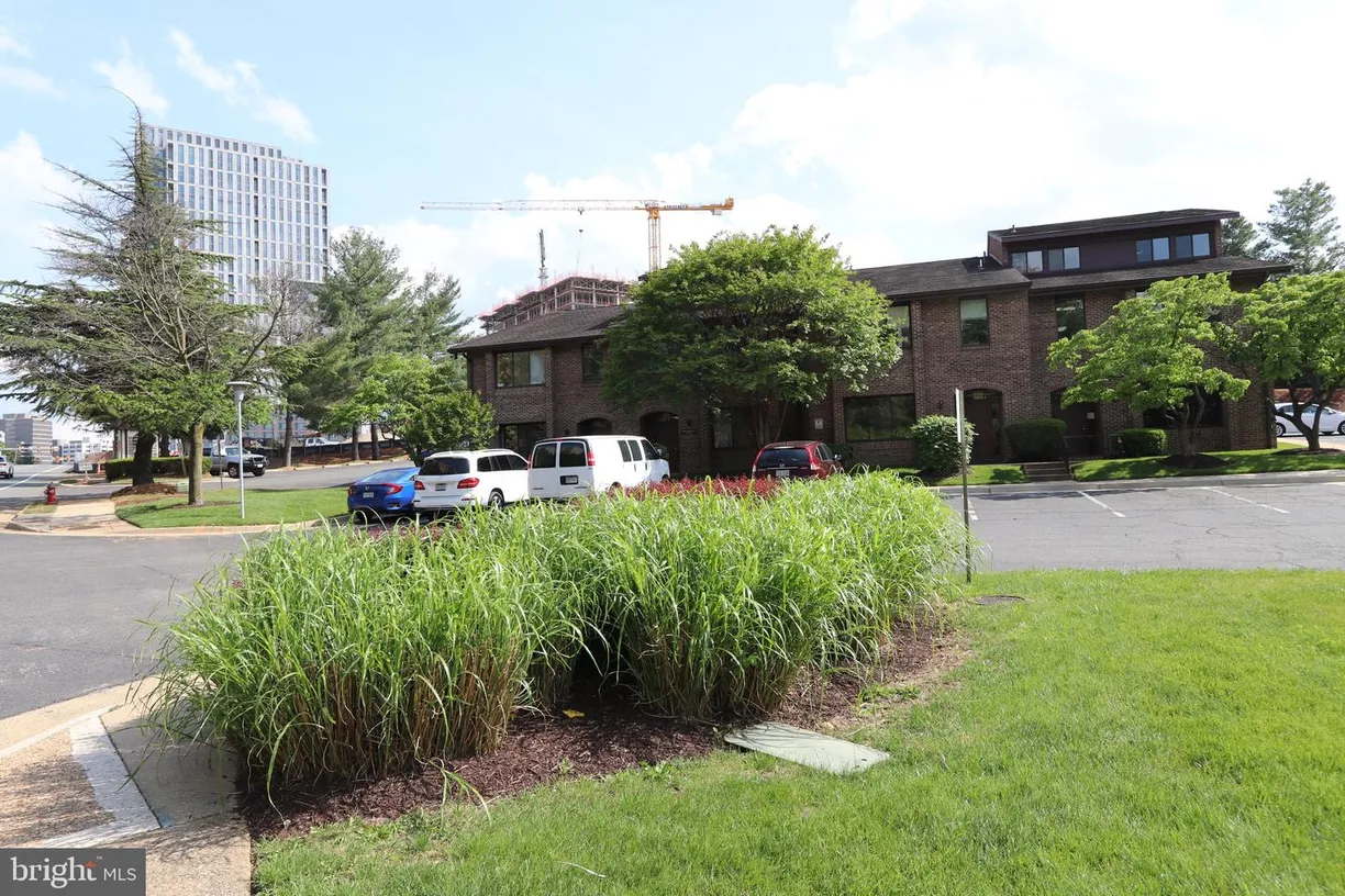 Washington Metro Area Real Estate | View 8351 -a Greensboro Dr, 6 | Listing
