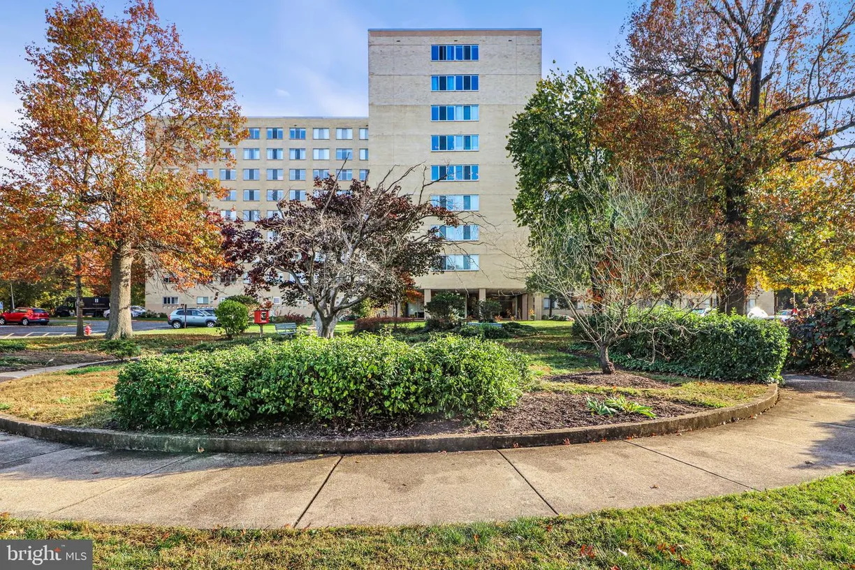 Washington Metro Area Real Estate | View 6631 Wakefield Dr, 718 | 1 Bed, 1 Bath