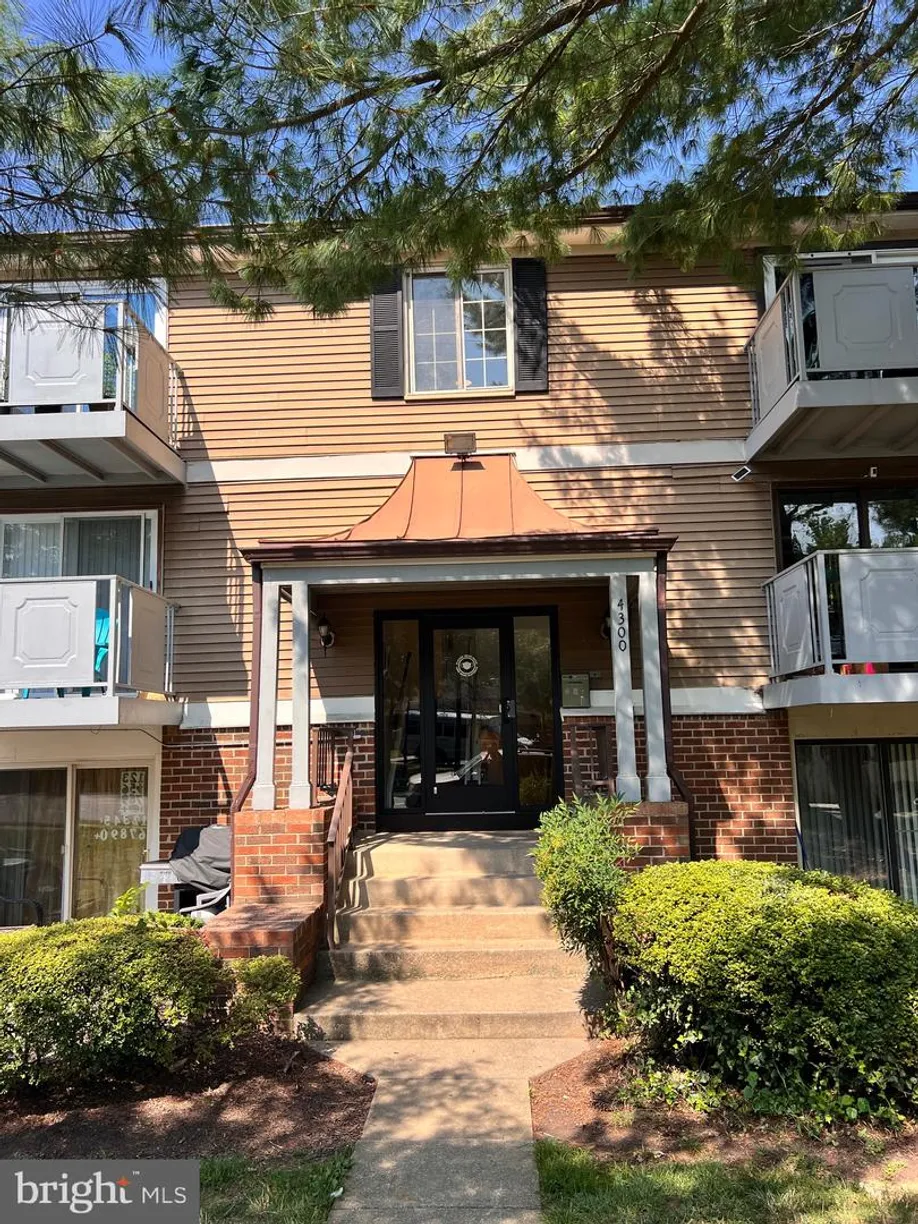 Washington Metro Area Real Estate | View 4300 -h Buckman Rd, h | 2 Beds, 1 Bath
