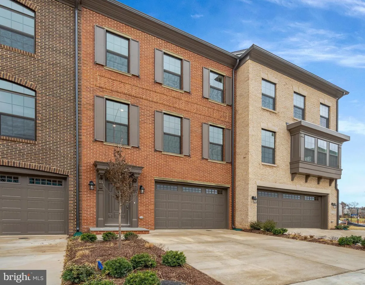 Washington Metro Area Real Estate | View 04 Fair Lakes Ct | 3 Beds, 3 Baths