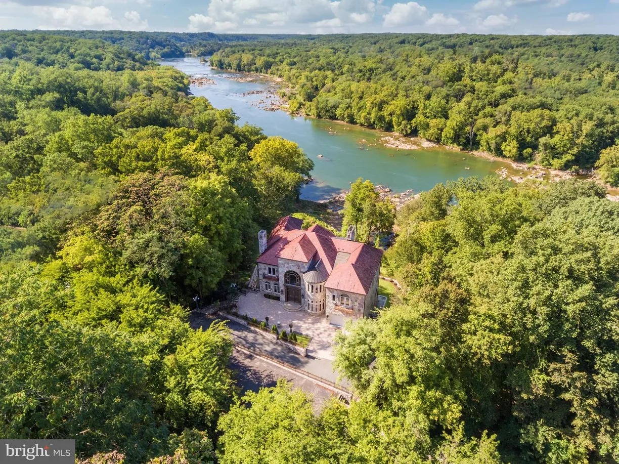 Washington Metro Area Real Estate | View 612 Rivercrest Dr | 8 Beds, 9 Baths