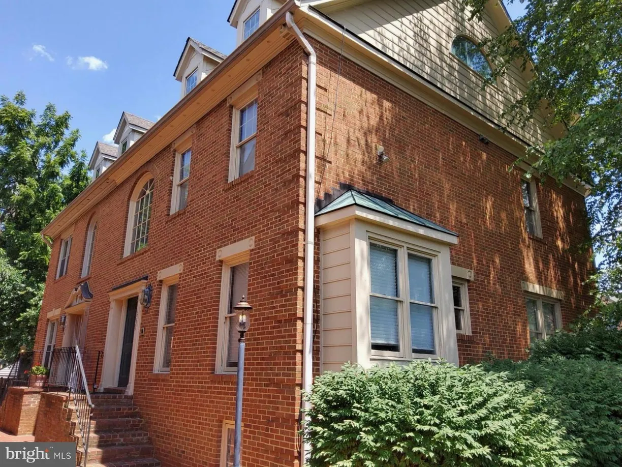 Washington Metro Area Real Estate | View 1537 Cedar Ave | 4 Beds, 4 Baths
