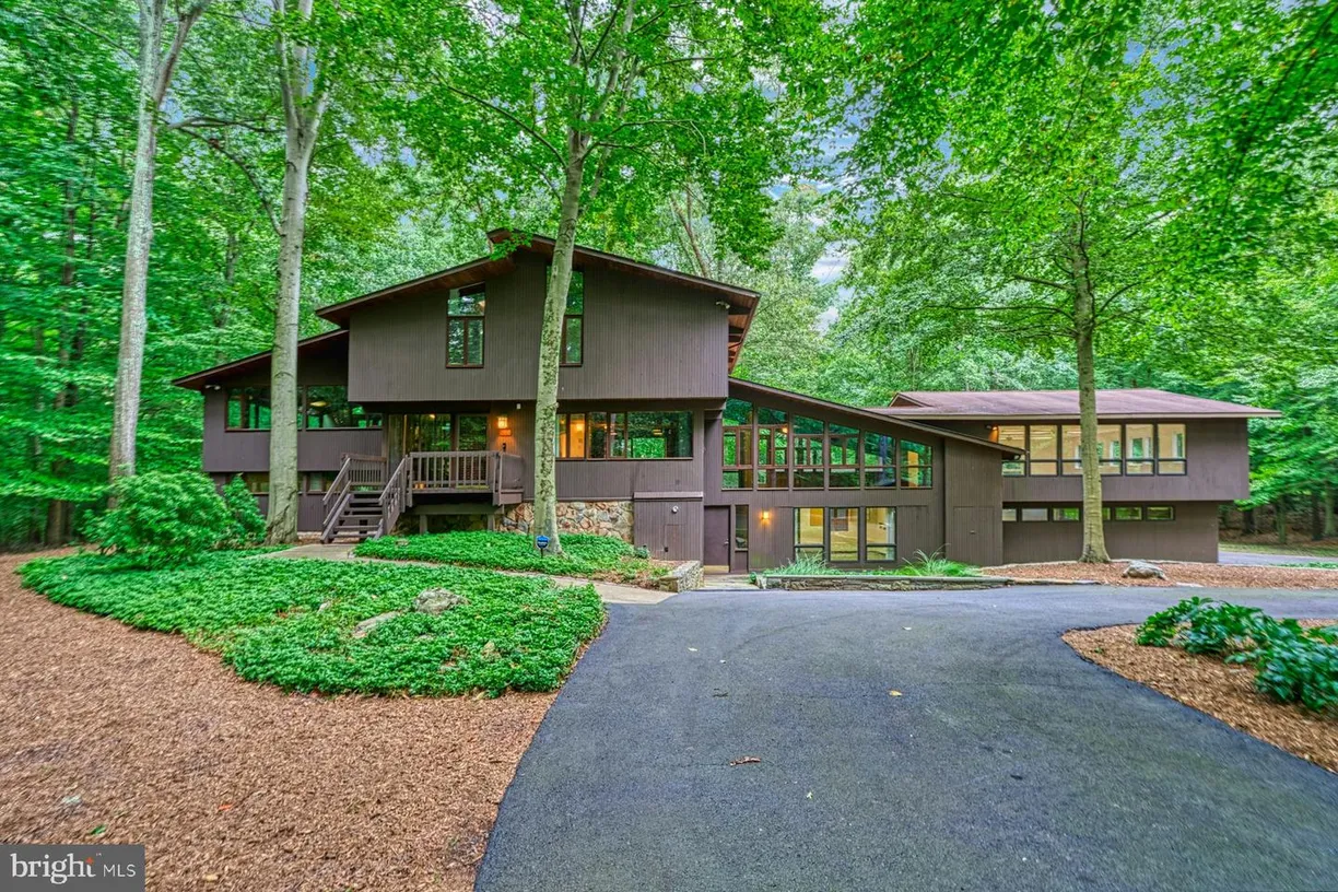 Washington Metro Area Real Estate | View 9560 Edmonston Dr | 4 Beds, 4 Baths