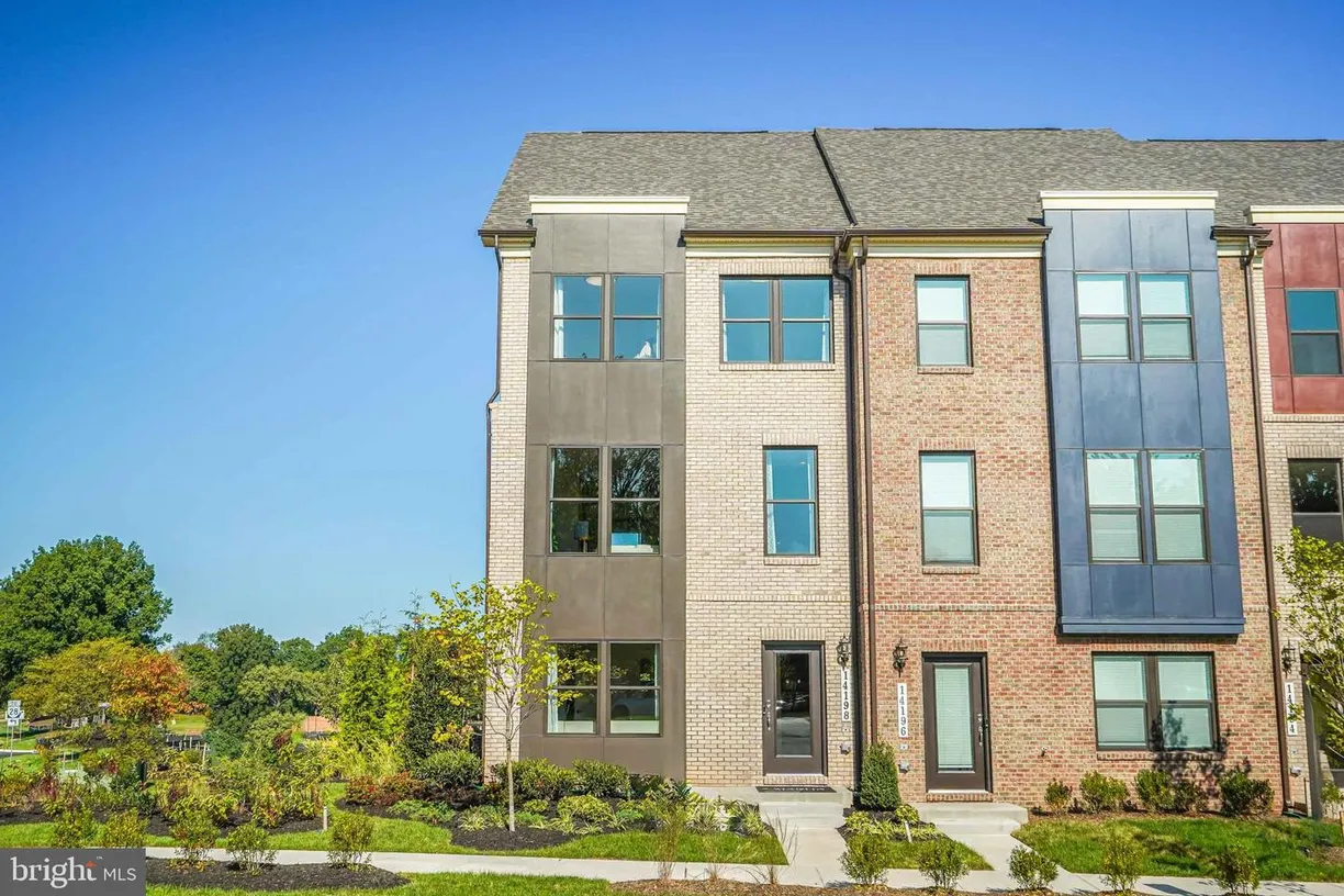Washington Metro Area Real Estate | View 1175 Herndon Pkwy | 3 Beds, 2 Baths