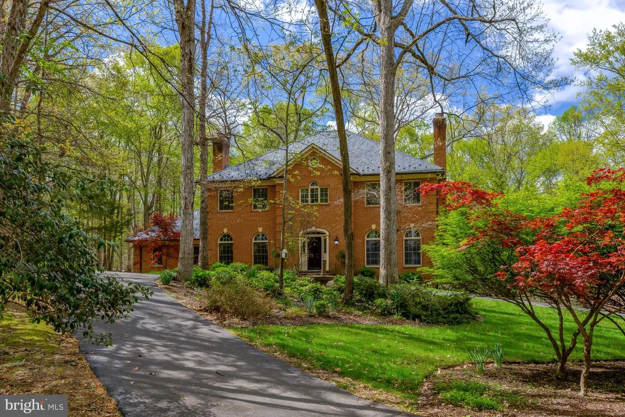 Washington Metro Area Real Estate | View 326 Canterwood Ln | 5 Beds, 4 Baths