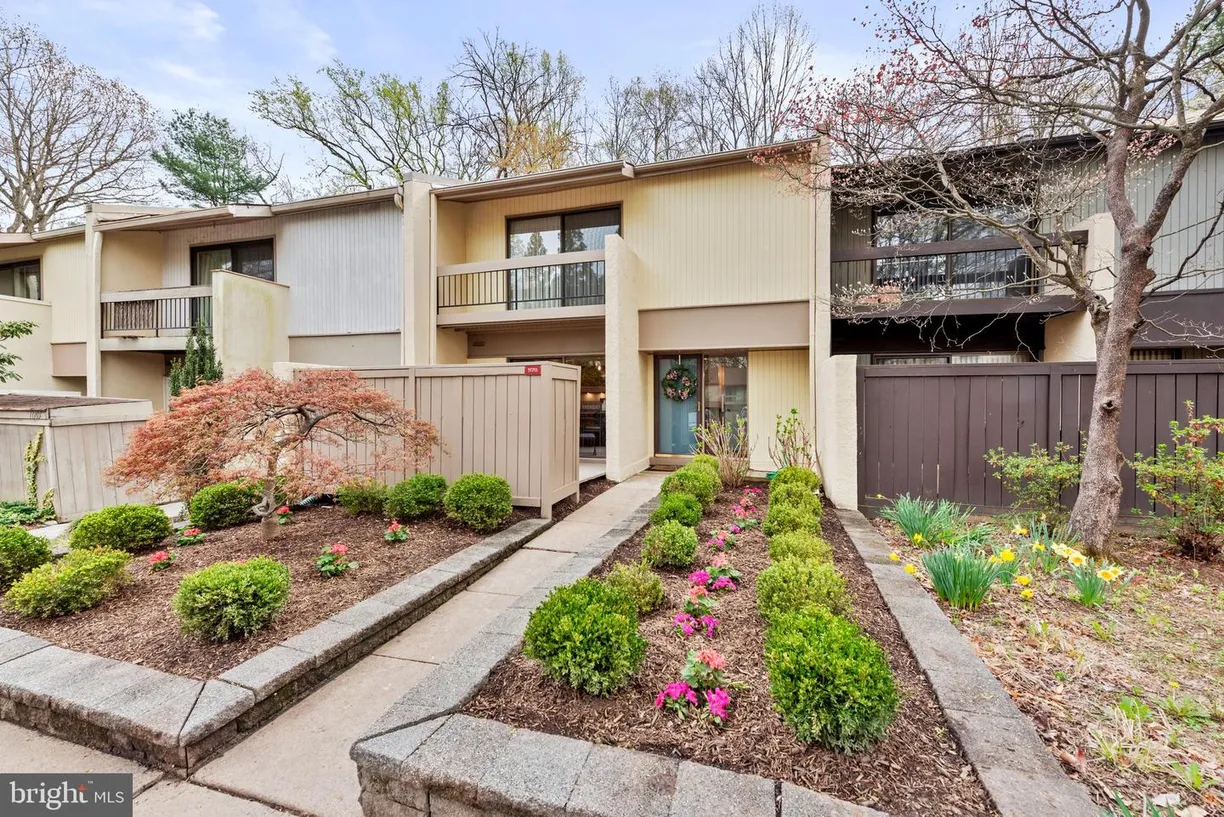 Washington Metro Area Real Estate | View 11711 Newbridge Ct | 4 Beds, 3 Baths