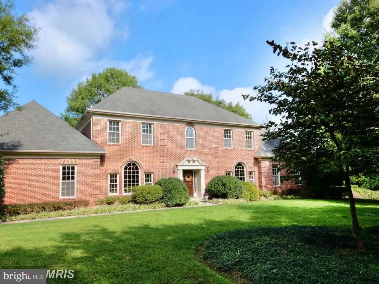 Washington Metro Area Real Estate | View 10506 Milkweed Dr | 4 Beds, 5 Baths