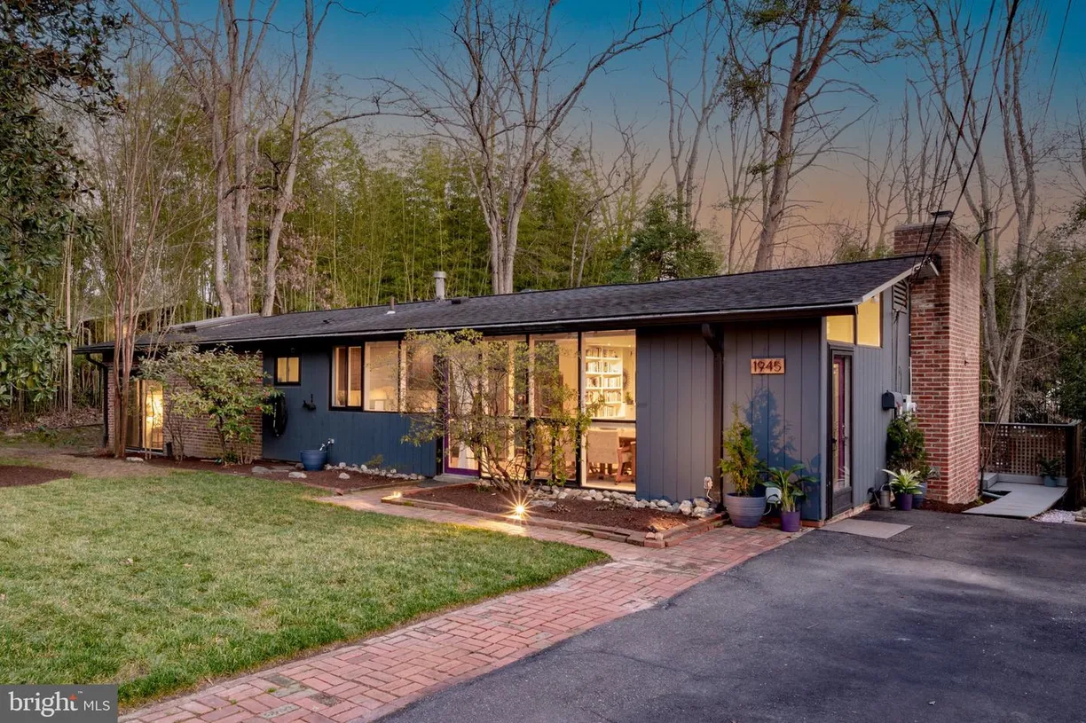Washington Metro Area Real Estate | View 1945 Marthas Rd | 3 Beds, 2 Baths