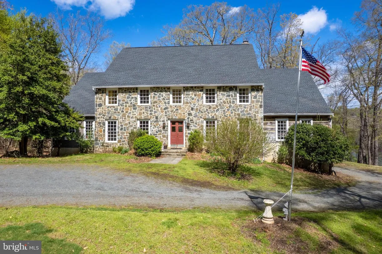 Washington Metro Area Real Estate | View 121 Yarnick Rd | 8 Beds, 5 Baths
