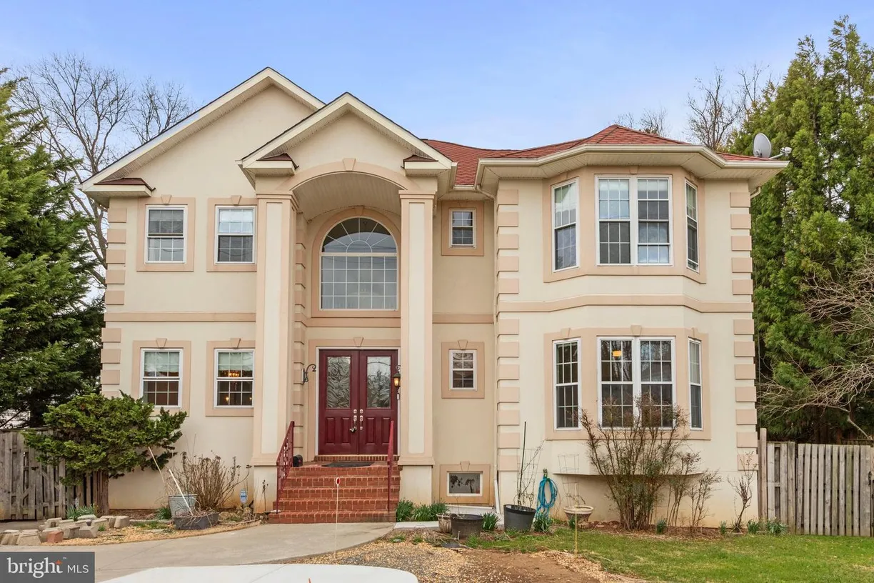 Washington Metro Area Real Estate | View 7103 Idylwood Rd | 5 Beds
