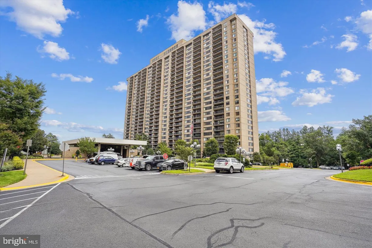 Washington Metro Area Real Estate | View 3705 S George Mason Dr, 1717s | 2 Beds, 2 Baths