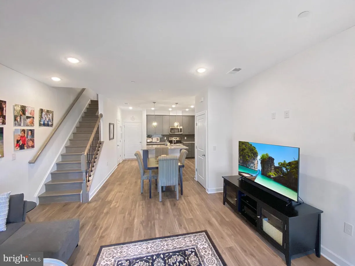 Washington Metro Area Real Estate | View 14344 Yesler Ave, 5 | Listing