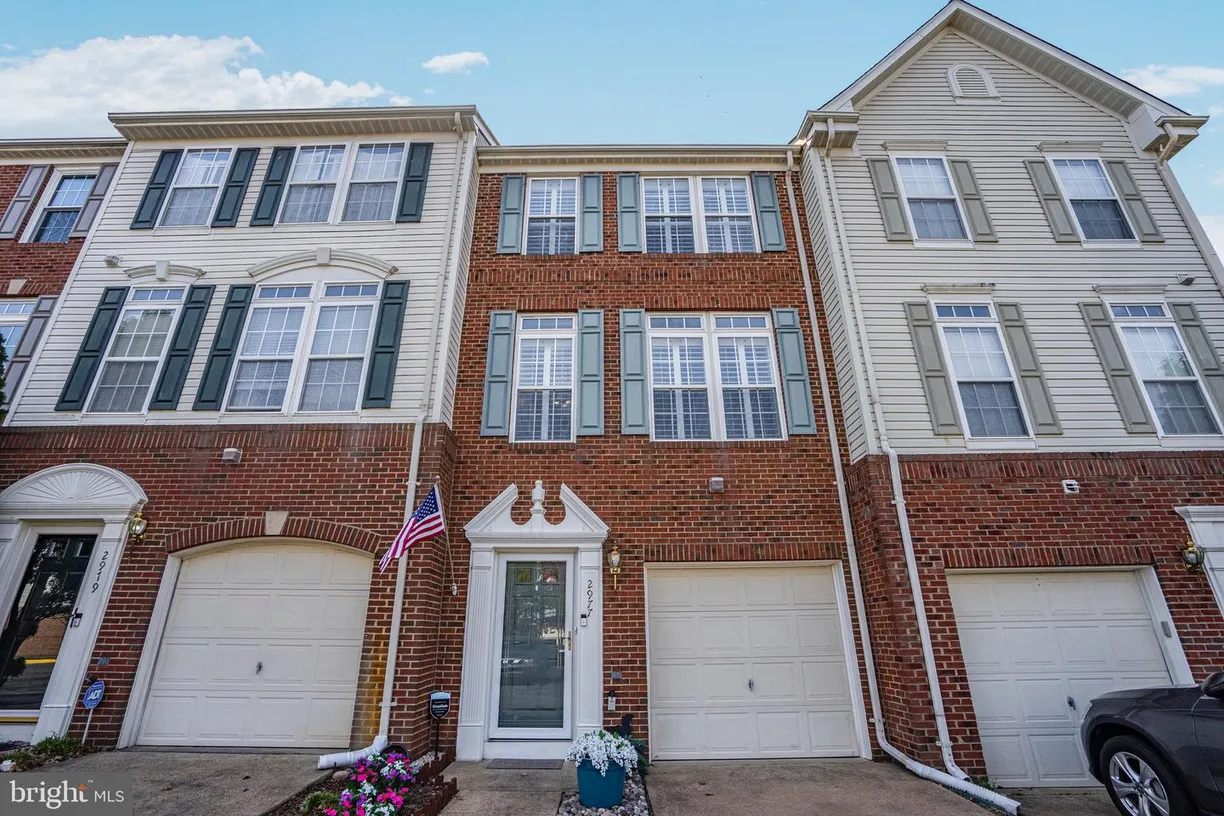 Washington Metro Area Real Estate | View 2977 Huntington Grove Sq | 3 Beds, 2 Baths