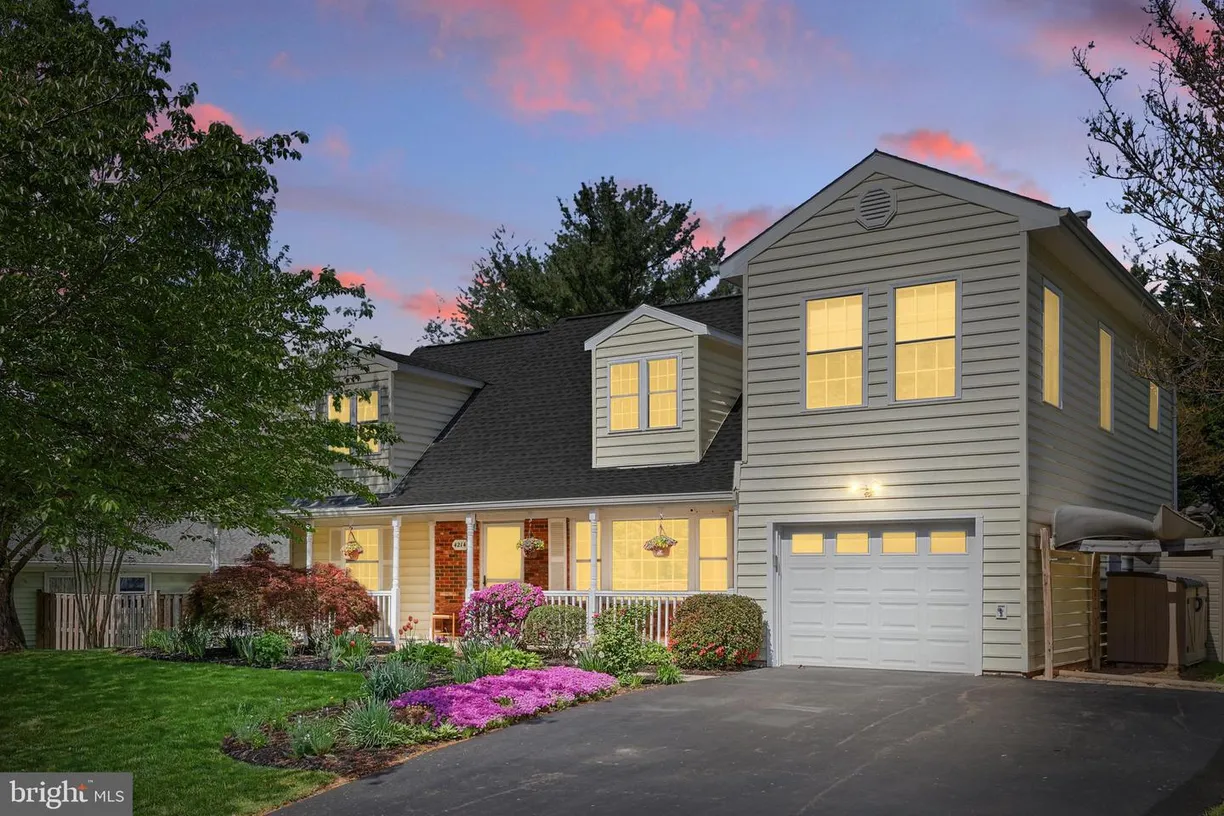Washington Metro Area Real Estate | View 4214 Plaza Ln | 5 Beds, 3 Baths