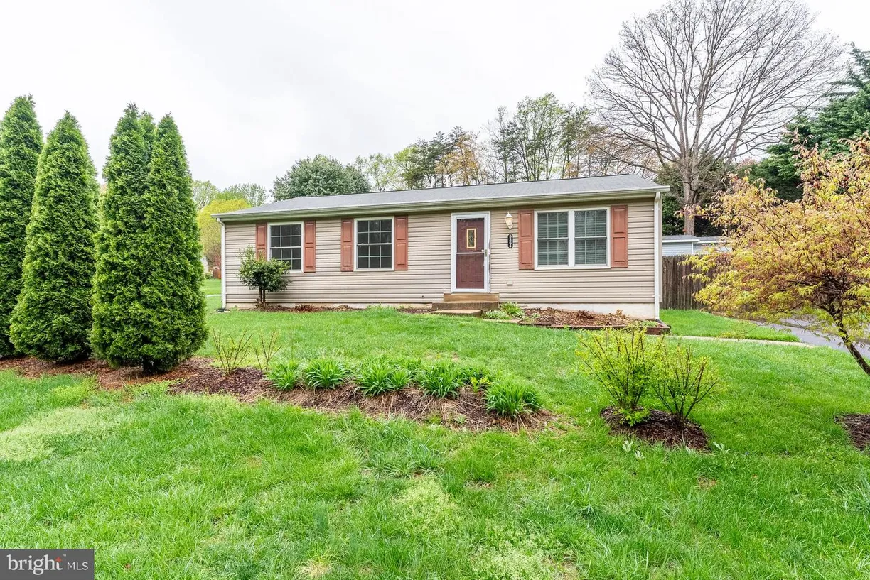 Washington Metro Area Real Estate | View 5364 Laura Belle Ln | 3 Beds, 2 Baths