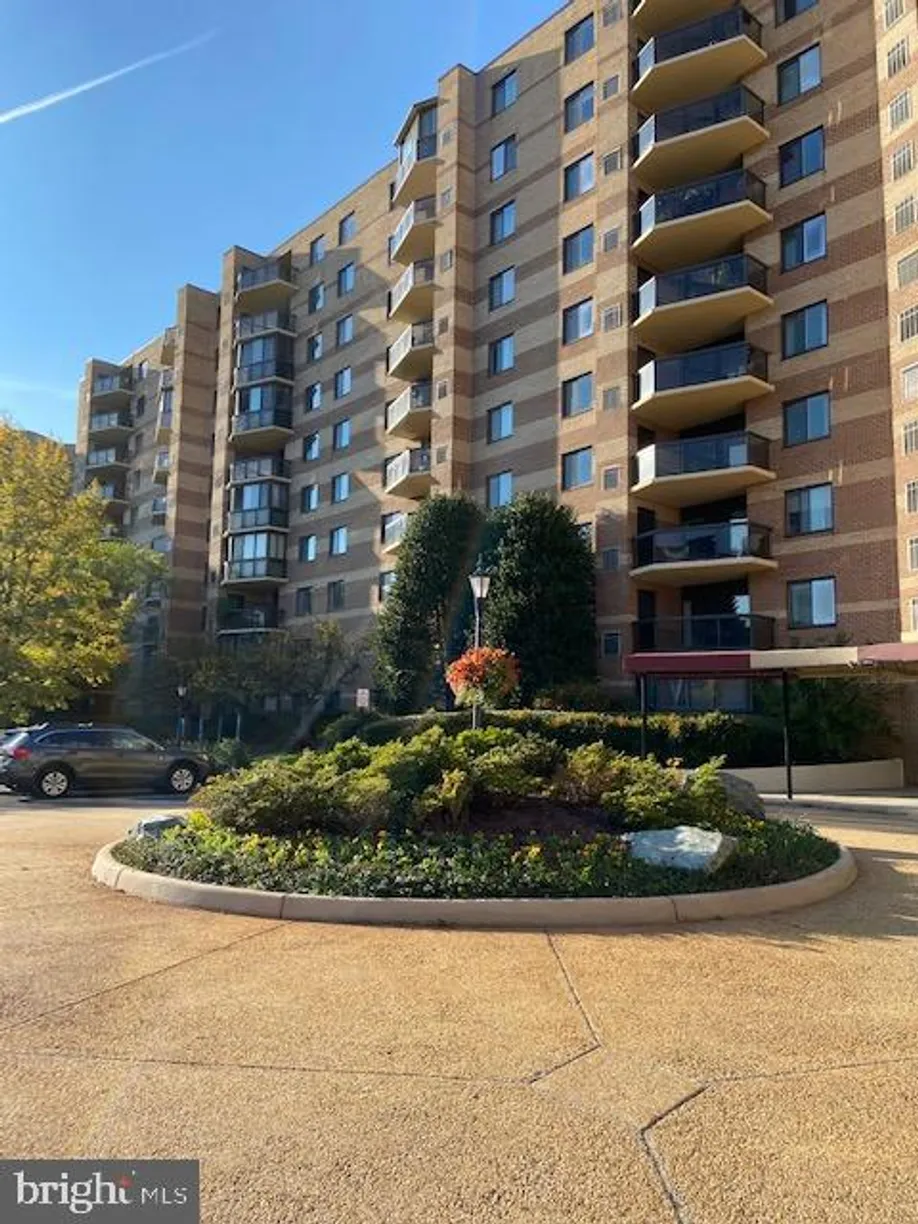 Washington Metro Area Real Estate | View 8380 Greensboro Dr, 419 | 2 Beds