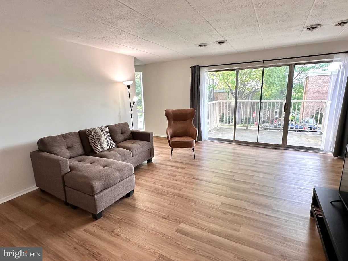 Washington Metro Area Real Estate | View 2626 Fort Farnsworth Rd, 200 (2b) | Listing