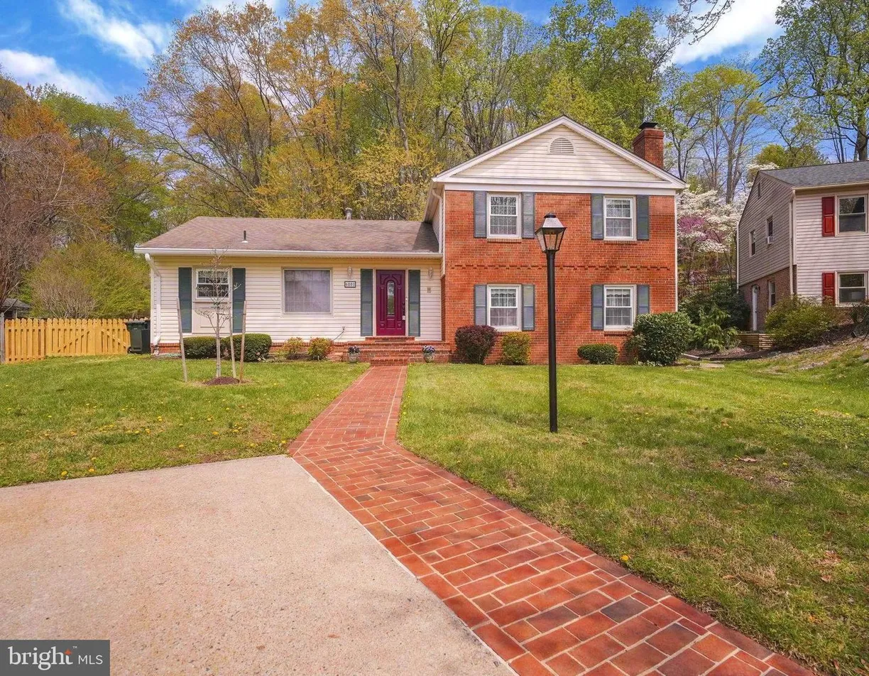 Washington Metro Area Real Estate | View 6801 Lamp Post Ln | 4 Beds, 3 Baths
