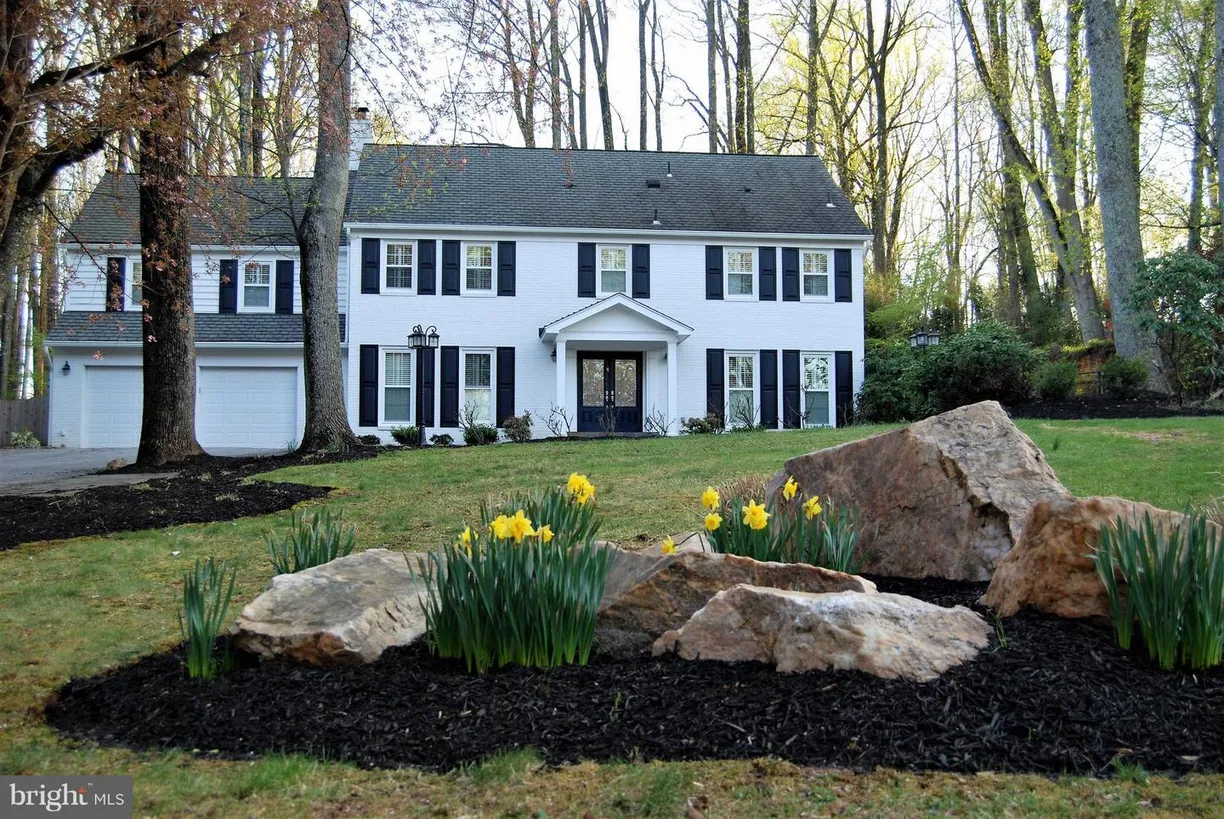 Washington Metro Area Real Estate | View 7829 Old Dominion Dr | 5 Beds