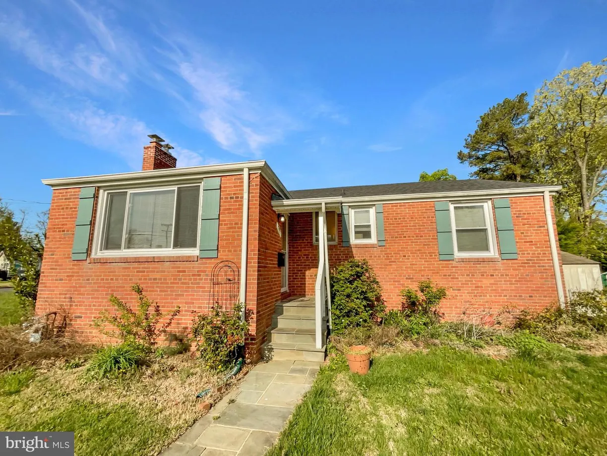 Washington Metro Area Real Estate | View 2811 School St | 3 Beds, 3 Baths