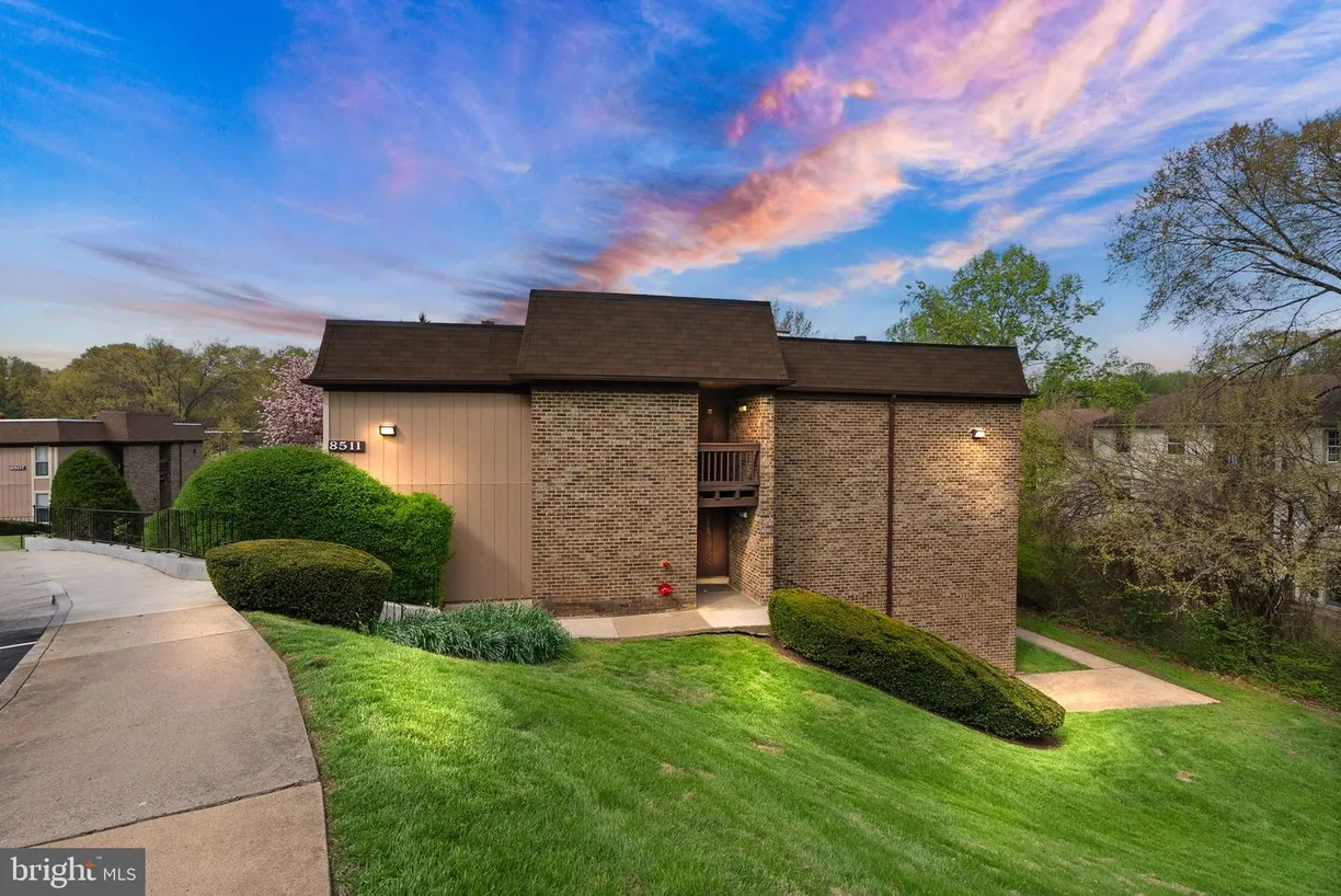 Washington Metro Area Real Estate | View 8511 Barrington Ct, s | 2 Beds, 1 Bath