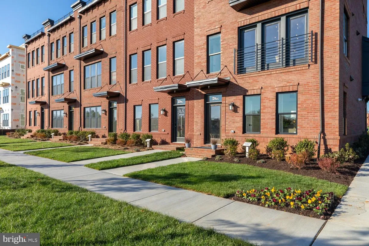 Washington Metro Area Real Estate | View 22836 Tawny Pine Square | 3 Beds, 2 Baths