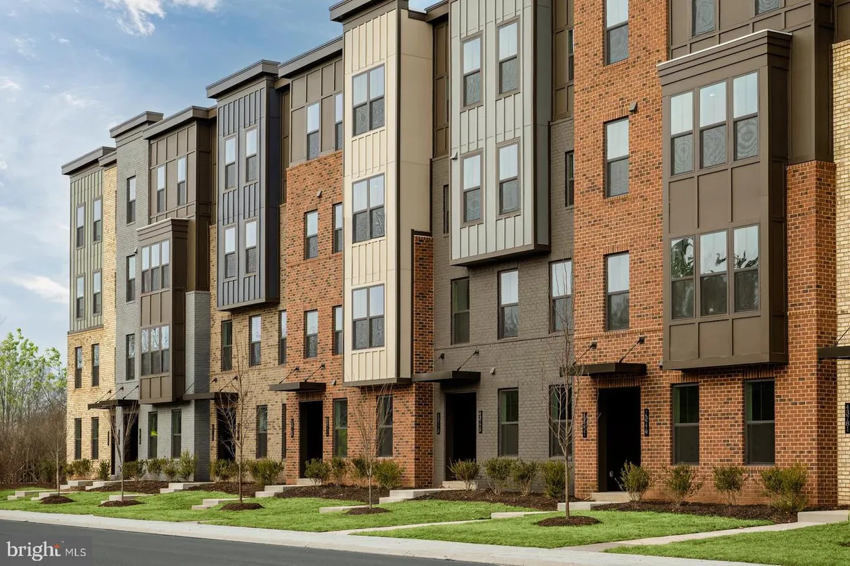 Washington Metro Area Real Estate | View 43791 Metro Ter, a | 3 Beds, 2 Baths