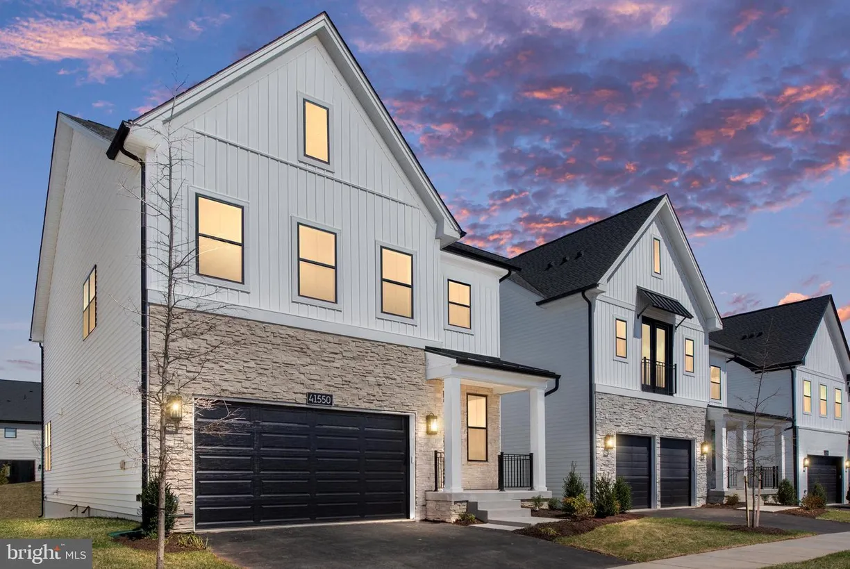 Washington Metro Area Real Estate | View 41550 Walking Meadow Dr | 5 Beds, 4 Baths