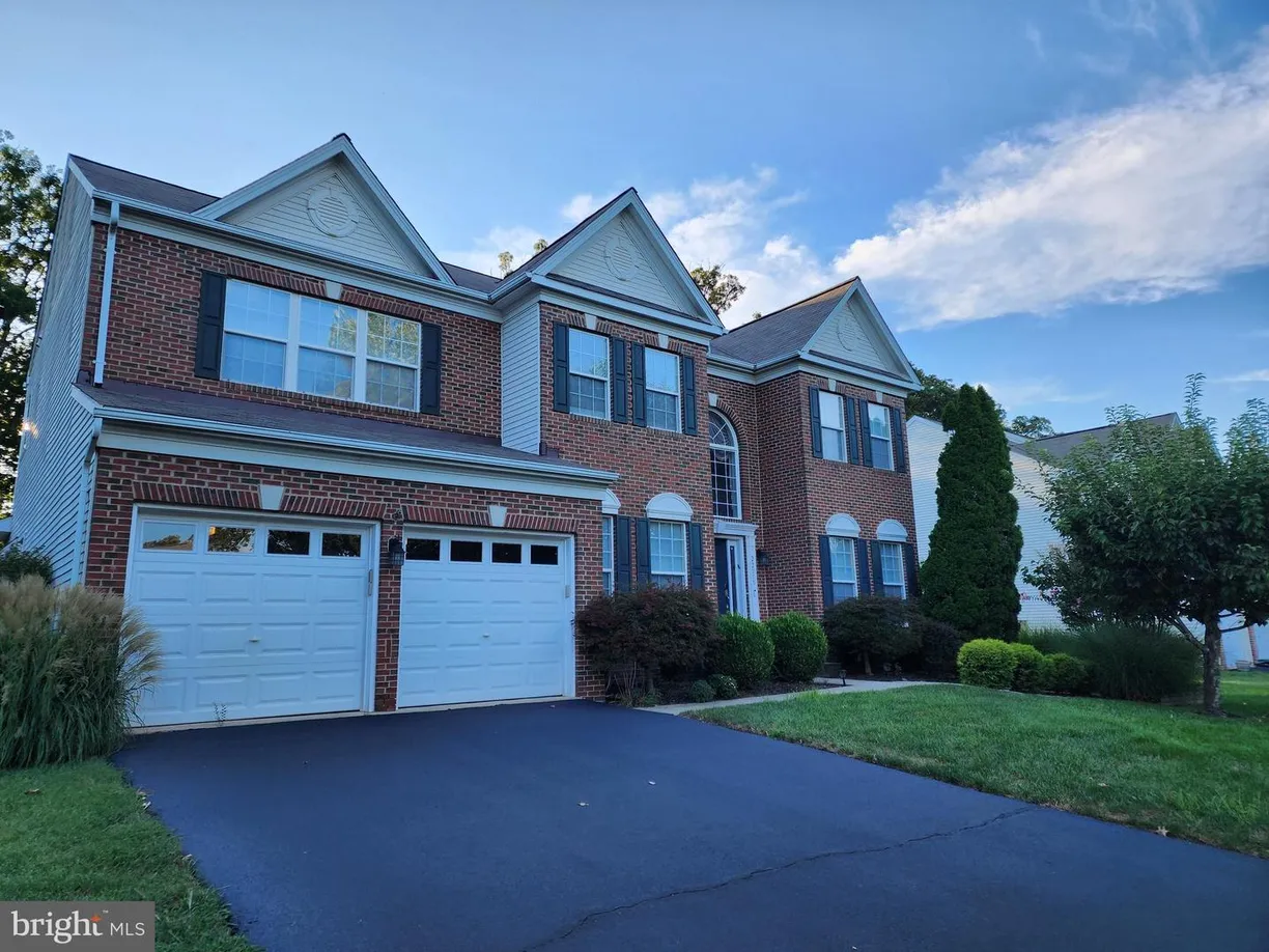 Washington Metro Area Real Estate | View 22075 Water Run Ct | 5 Beds, 3 Baths