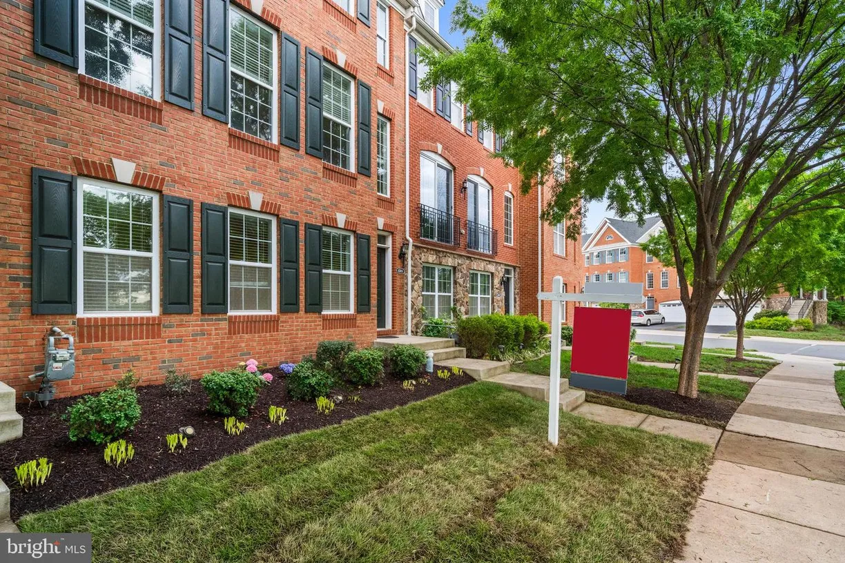 Washington Metro Area Real Estate | View 43009 Southview Manor Dr | Listing