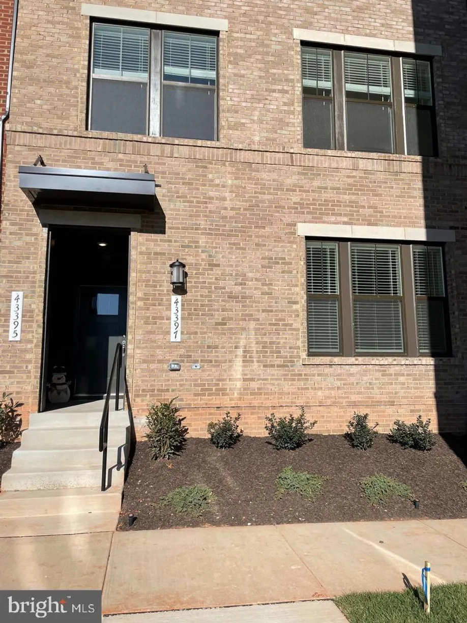 Washington Metro Area Real Estate | View 43397 Radford Divide Ter | 3 Beds